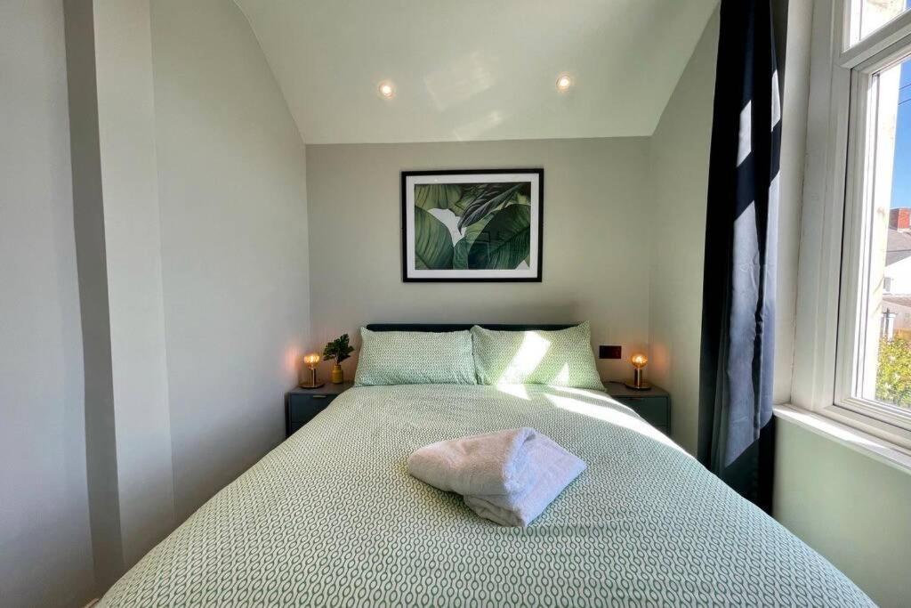 Large House Near Victoria Park For Groups, 10 Mins Bus To City Centre Κάρντιφ Εξωτερικό φωτογραφία