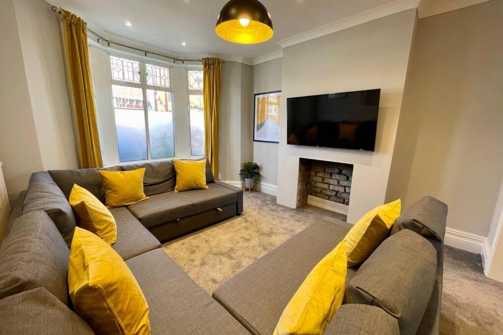 Large House Near Victoria Park For Groups, 10 Mins Bus To City Centre Κάρντιφ Εξωτερικό φωτογραφία