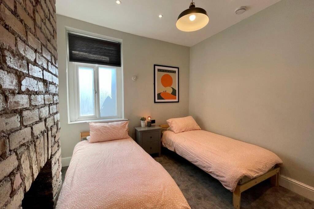 Large House Near Victoria Park For Groups, 10 Mins Bus To City Centre Κάρντιφ Εξωτερικό φωτογραφία