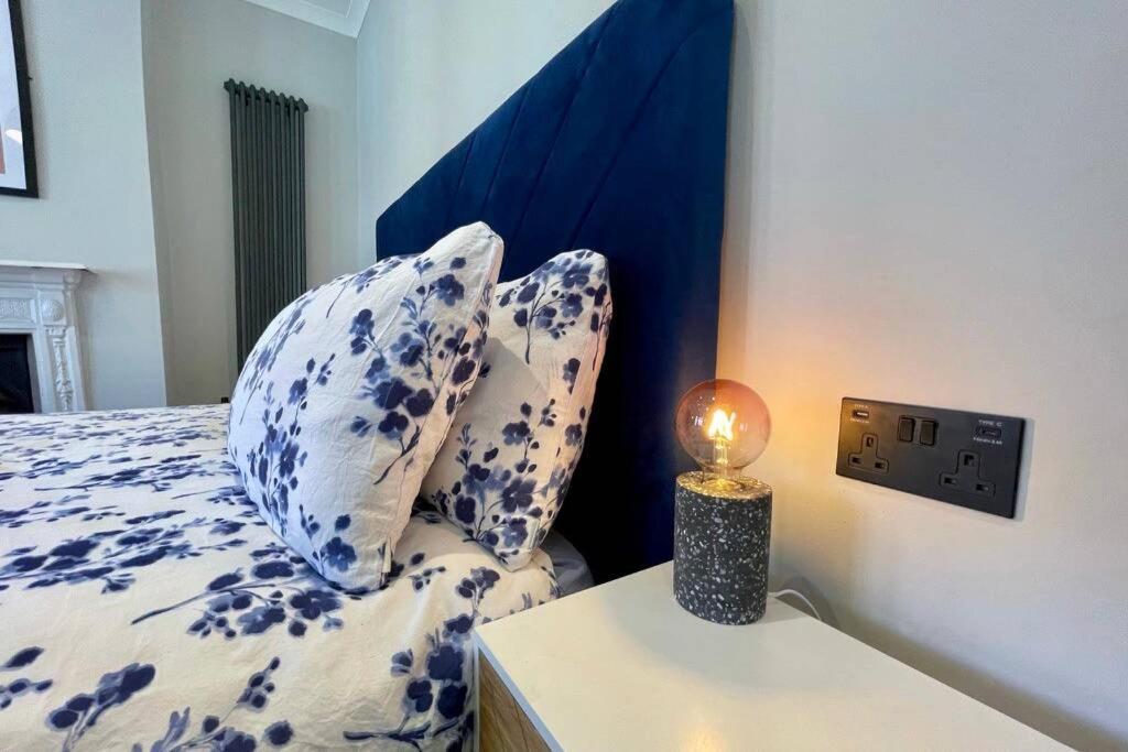 Large House Near Victoria Park For Groups, 10 Mins Bus To City Centre Κάρντιφ Εξωτερικό φωτογραφία