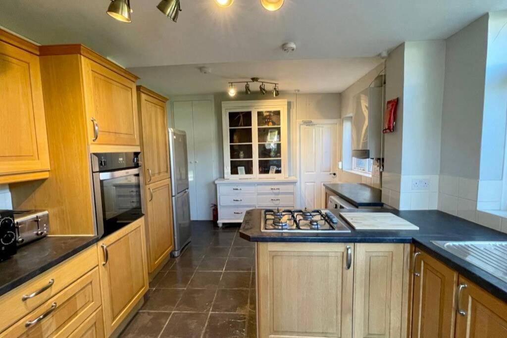 Large House Near Victoria Park For Groups, 10 Mins Bus To City Centre Κάρντιφ Εξωτερικό φωτογραφία