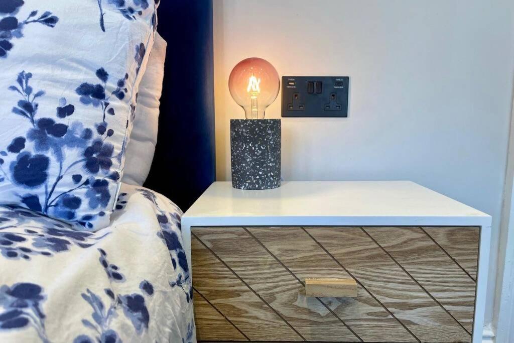 Large House Near Victoria Park For Groups, 10 Mins Bus To City Centre Κάρντιφ Εξωτερικό φωτογραφία