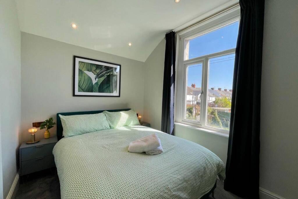 Large House Near Victoria Park For Groups, 10 Mins Bus To City Centre Κάρντιφ Εξωτερικό φωτογραφία