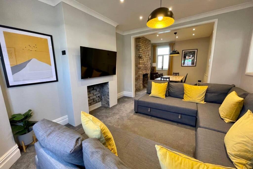 Large House Near Victoria Park For Groups, 10 Mins Bus To City Centre Κάρντιφ Εξωτερικό φωτογραφία