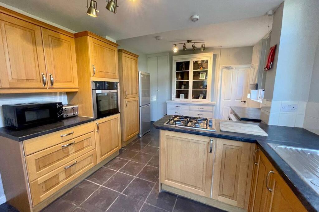 Large House Near Victoria Park For Groups, 10 Mins Bus To City Centre Κάρντιφ Εξωτερικό φωτογραφία
