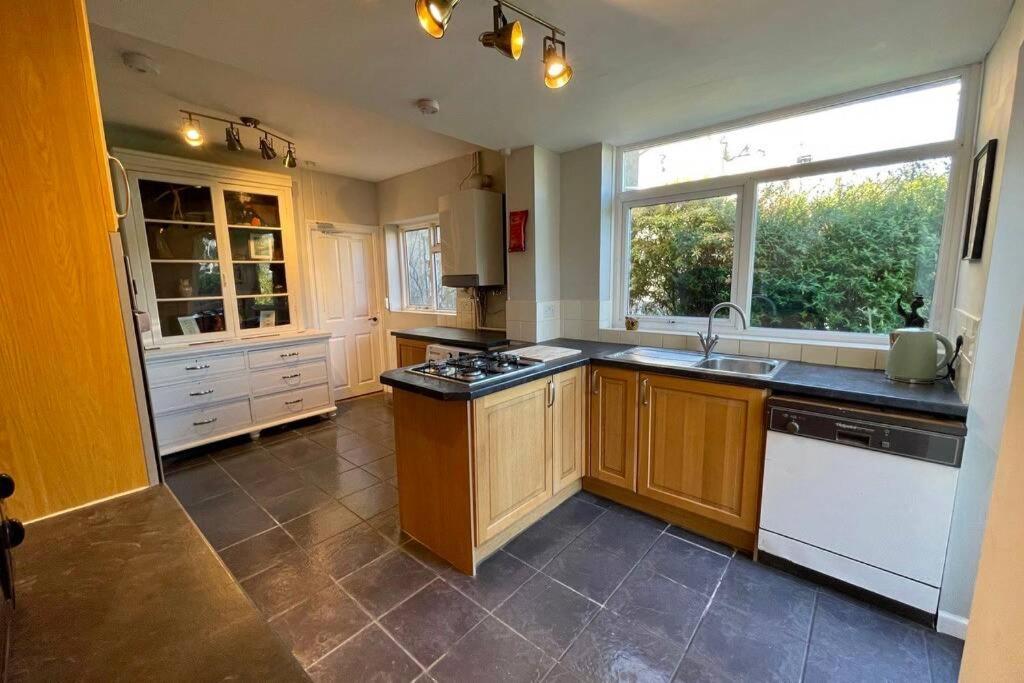 Large House Near Victoria Park For Groups, 10 Mins Bus To City Centre Κάρντιφ Εξωτερικό φωτογραφία