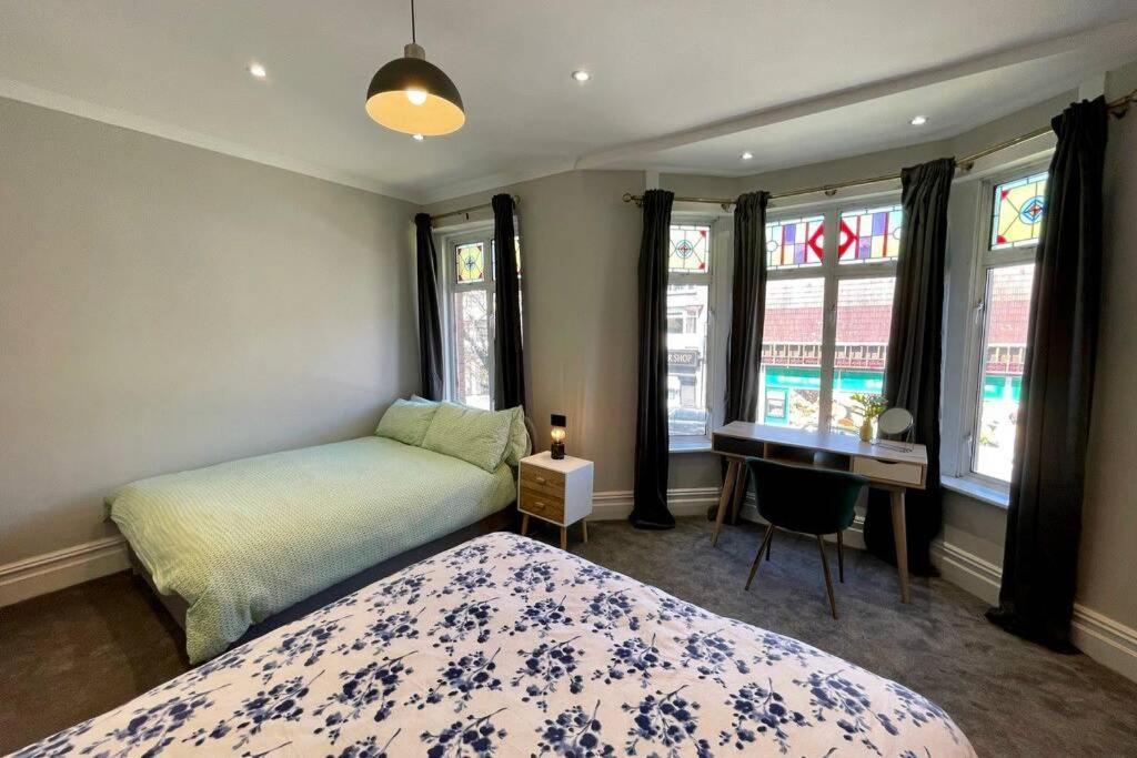 Large House Near Victoria Park For Groups, 10 Mins Bus To City Centre Κάρντιφ Εξωτερικό φωτογραφία