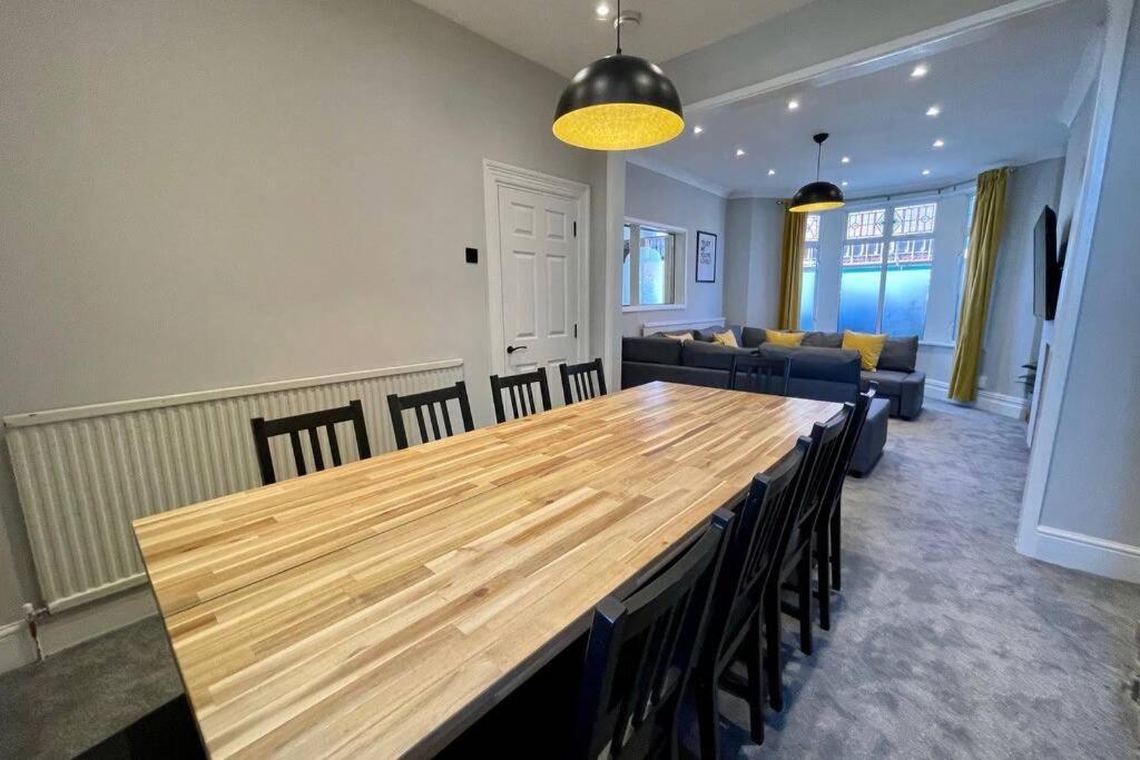 Large House Near Victoria Park For Groups, 10 Mins Bus To City Centre Κάρντιφ Εξωτερικό φωτογραφία