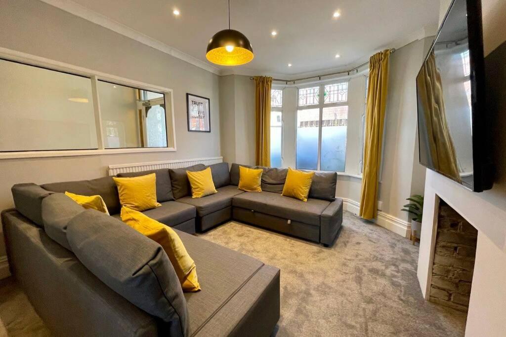 Large House Near Victoria Park For Groups, 10 Mins Bus To City Centre Κάρντιφ Εξωτερικό φωτογραφία